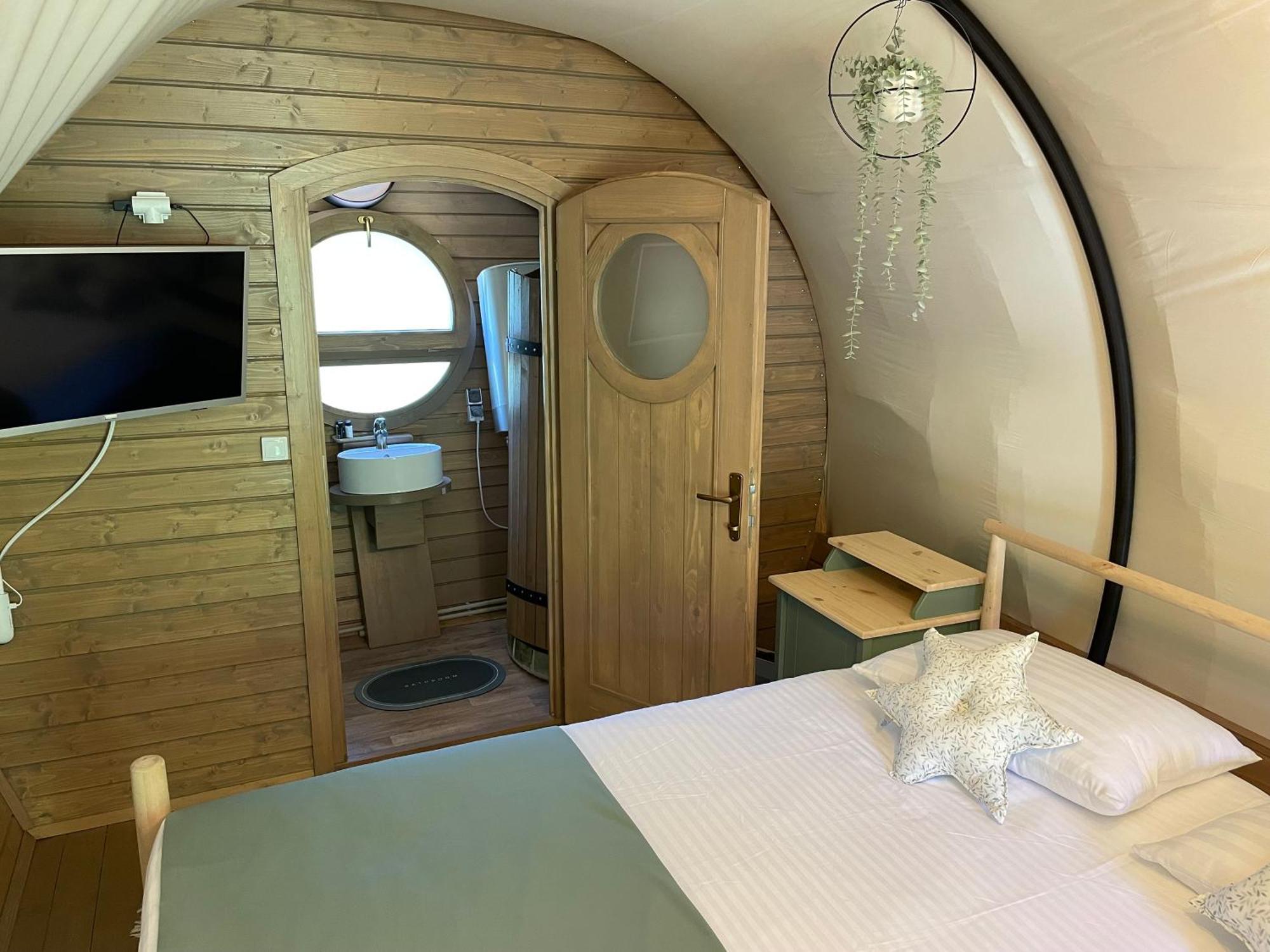 White Spring Glamping Campulung Moldovenesc
